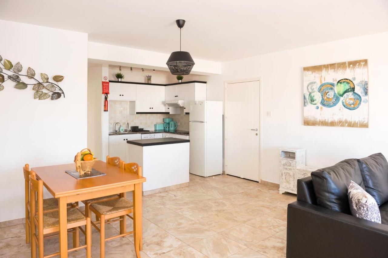 Sofia Apartment 700M Away From The Beach Paralimni Eksteriør billede