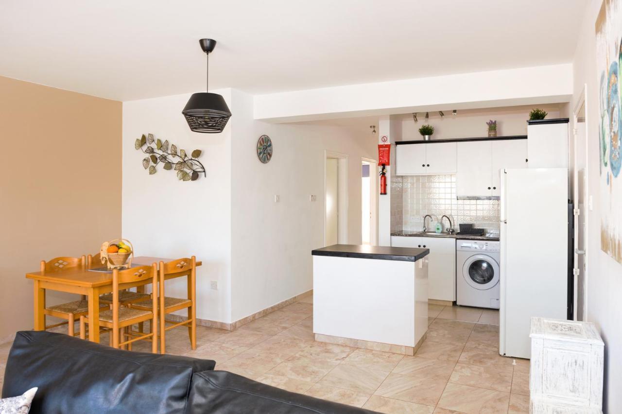 Sofia Apartment 700M Away From The Beach Paralimni Eksteriør billede