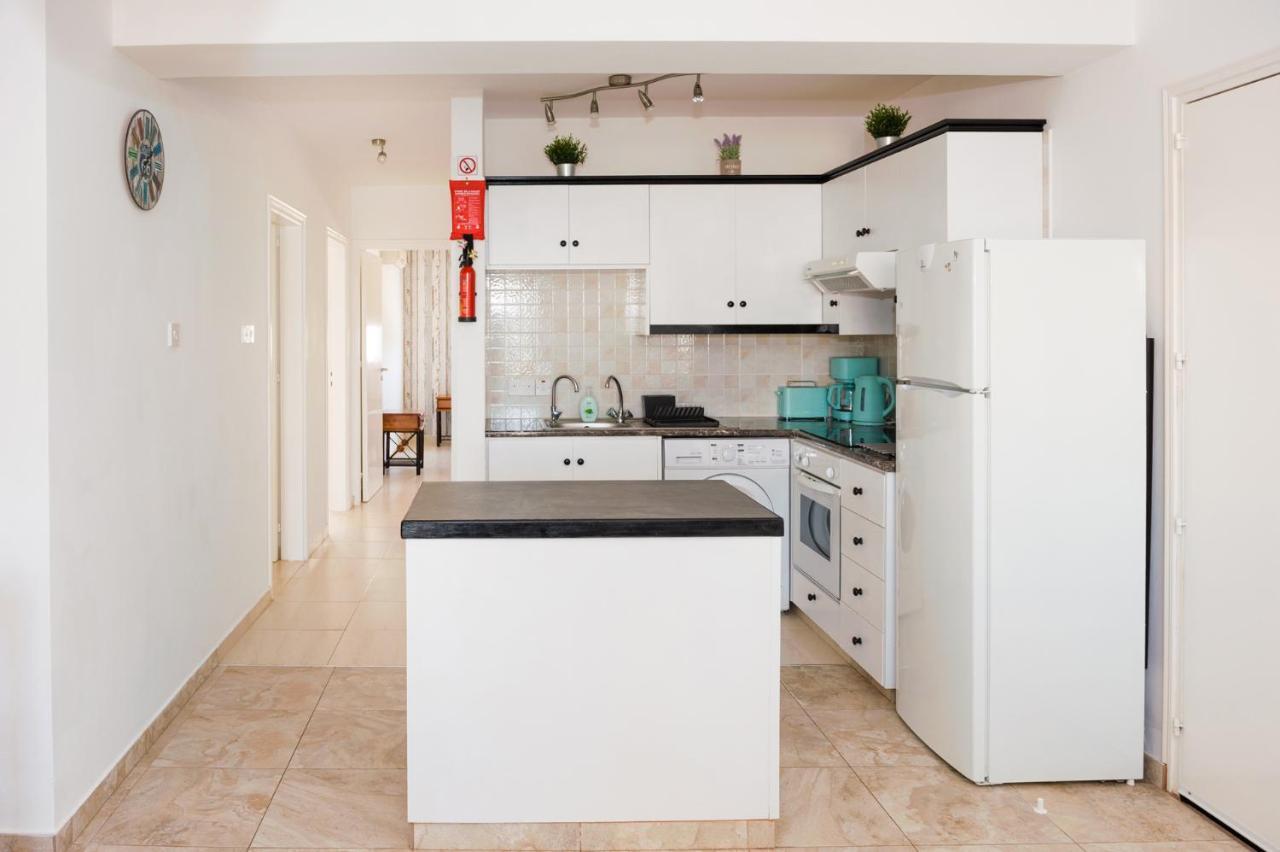 Sofia Apartment 700M Away From The Beach Paralimni Eksteriør billede