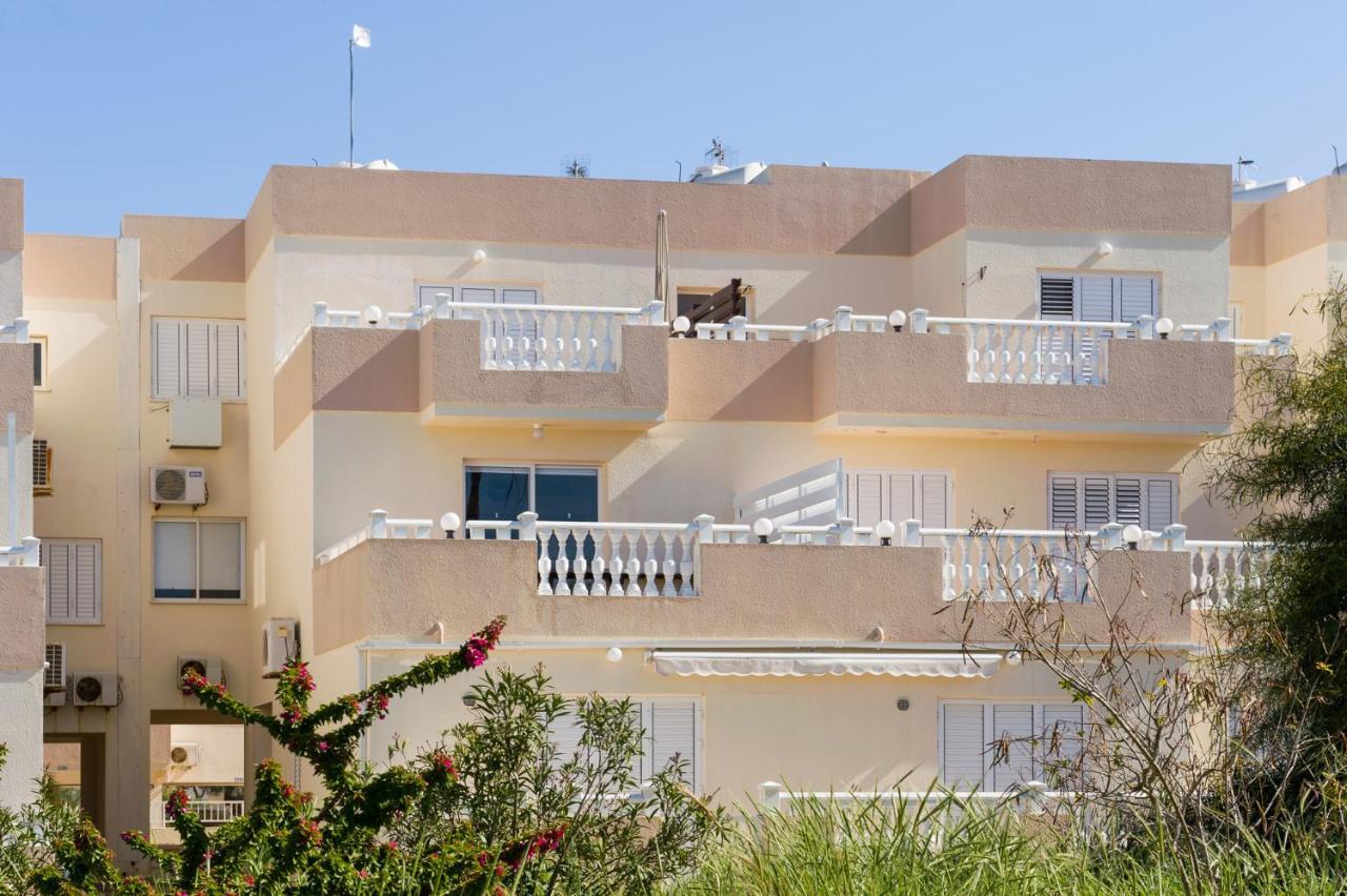 Sofia Apartment 700M Away From The Beach Paralimni Eksteriør billede