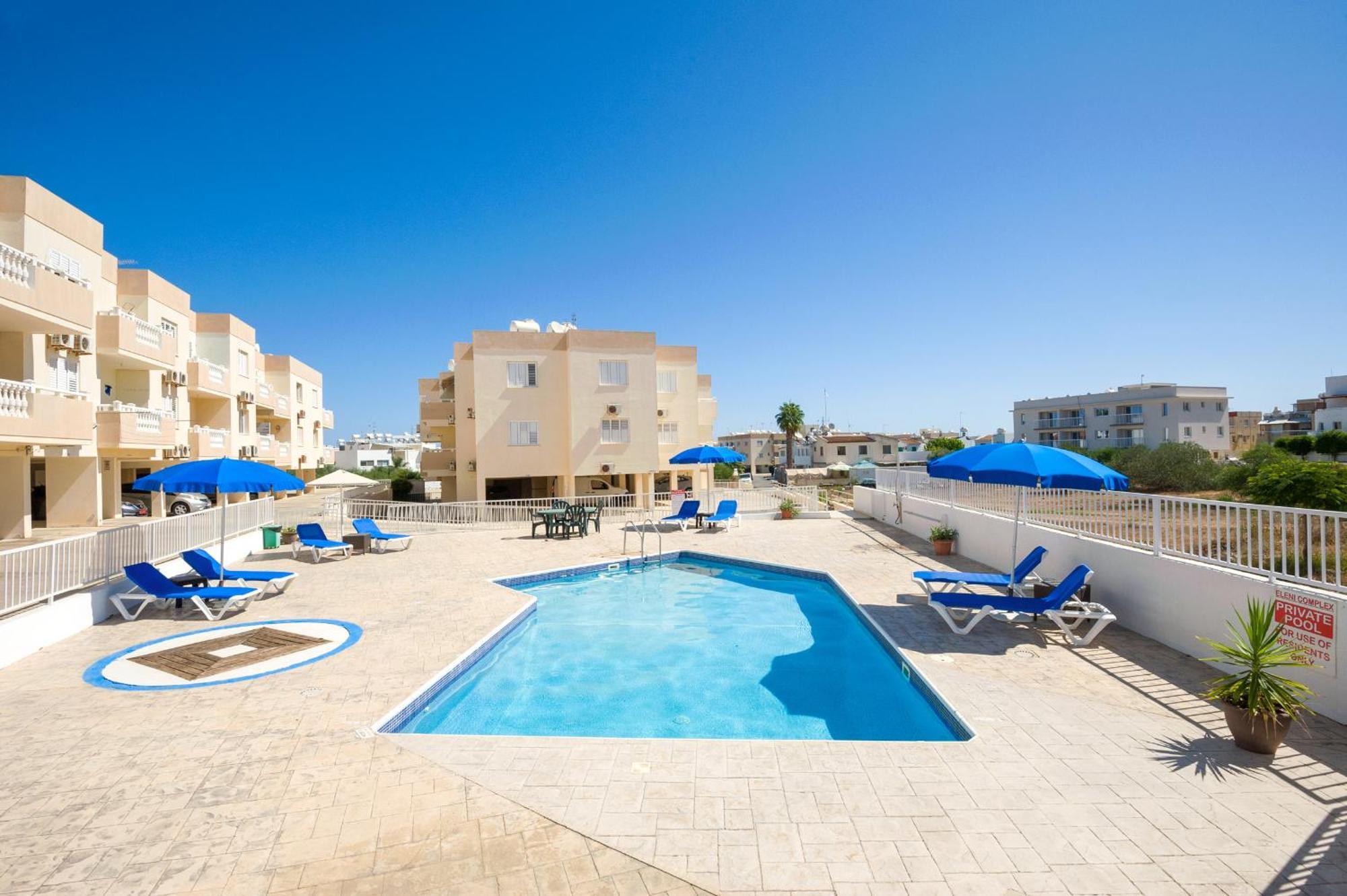 Sofia Apartment 700M Away From The Beach Paralimni Eksteriør billede